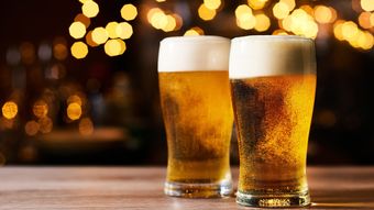 ウーロン茶でも炭酸水でもない…酒好きの現役医師が酒量を減らすために冷蔵庫に常備する"飲み物の種類"