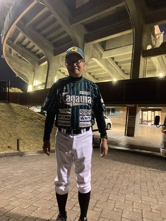 香川OGのユニフォームを着る上田誠さん