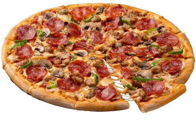 1998年に1枚で4種類の味を楽しめる「クワトロ・ピザ」を発売し、業界のスタンダードを作り上げた。写真はドミノ・ピザの定番商品である「ドミノ・デラックス」