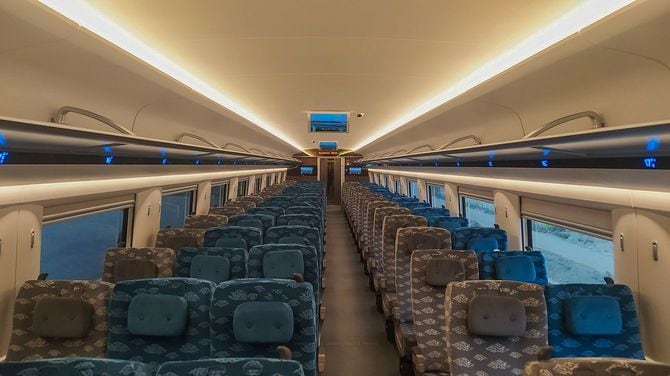 KCIC400AF高速列車内のプレミアムエコノミークラスの座席