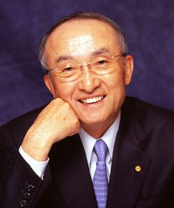 <strong>トヨタ自動車 渡辺捷昭社長</strong><br>1942年、三重県生まれ。64年慶應義塾大学経済学部卒業後、同年トヨタ自動車工業(現トヨタ自動車)入社。人事部、総務部、購買部などを経て、97年常務、99年専務、2001年副社長。05年6月より現職。