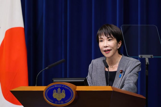 会見に臨む高市首相