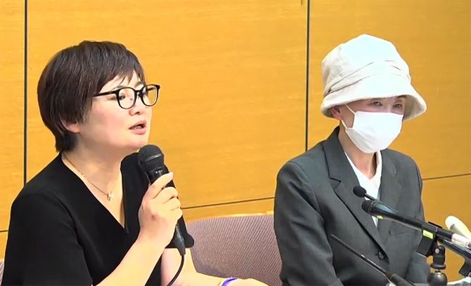 佐藤倫子弁護士（左）と叡敦さん