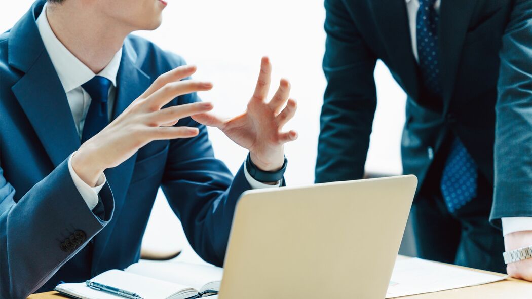 上司との会話で｢なるほど｣｢確かに｣は絶対ダメ…なぜか出世する人が無意識に使っている｢最強の相槌フレーズ｣ 沈黙は埋めずに｢待つ｣のがよい