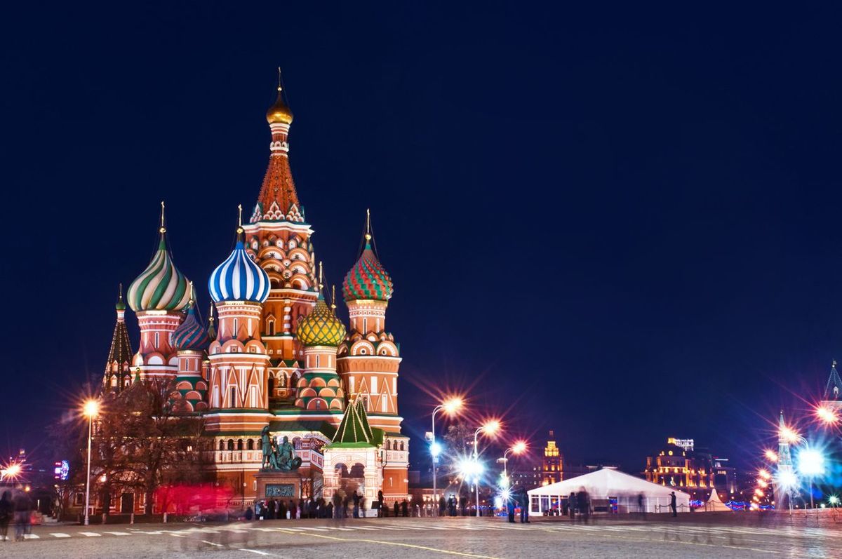夜のモスクワ、聖バジル大聖堂と赤の広場