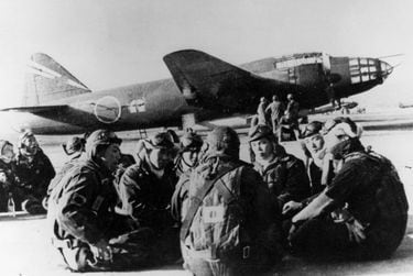 なぜ日本軍は｢神風特攻隊｣をつくったのか…終戦翌日に割腹自決した海軍