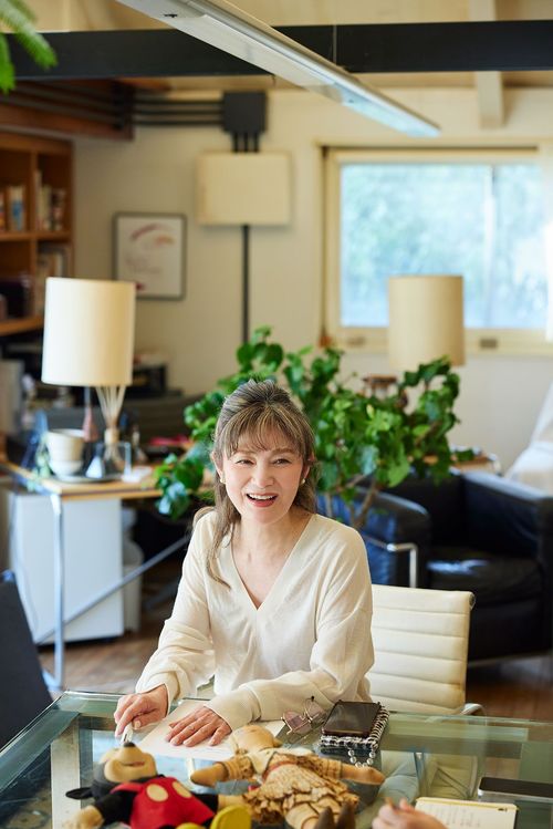 「母とずっと一緒に過ごすことがこんなにツラいなんて思いもしませんでした（笑）」と語る、美木ちがやさん。