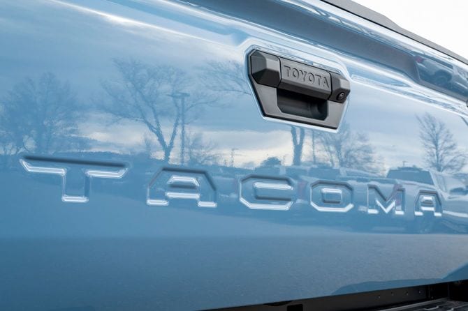トヨタ・タコマの車体のロゴ