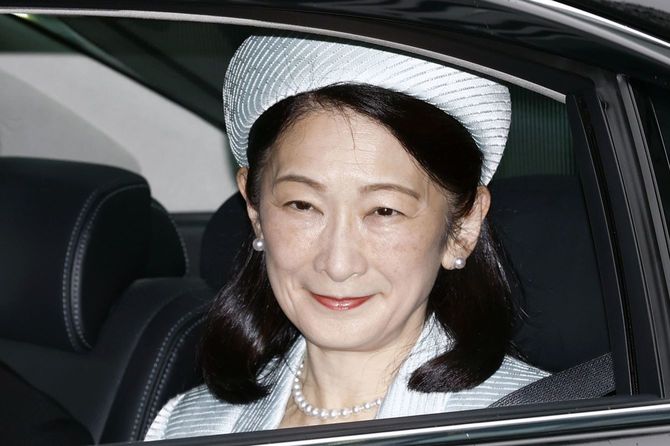 60歳の誕生日を迎え、天皇、皇后両陛下にあいさつするため皇居に入られる紀子さま=2026年9月11日午前、半蔵門