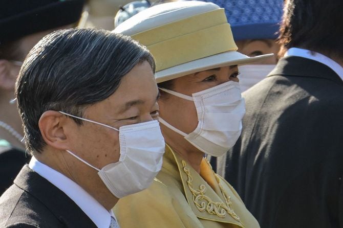 秋の園遊会に出席された両陛下（2023年11月2日）