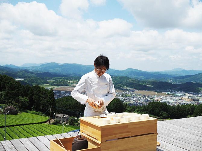 嬉野市街地からクルマで10分ほどの場所にある「天茶台」