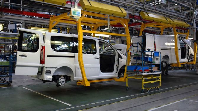 フランス・ヴァレンシエンヌの車の生産ライン