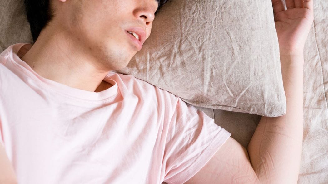 ｢いびき｣がひどい人は抱き枕に変えてほしい…睡眠専門医が勧める｢ぐっすり眠れる寝相｣の最終結論 寝不足が原因で引き起こされる怖い病気とは