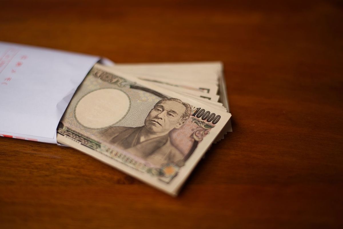 封筒に入った1万円札