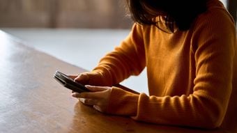 勤務先がブラック企業→ストーカー被害→多重借金…最終的に娘を風俗に踏み入れさせた｢親の電話｣