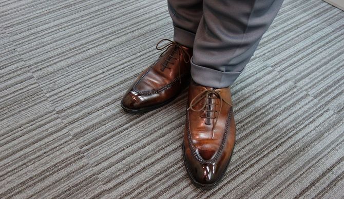 磨き終わった靴。