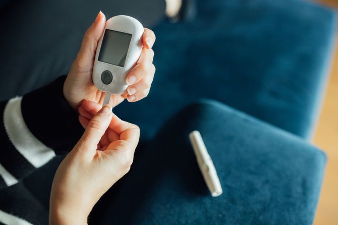 自宅で血糖値測定する