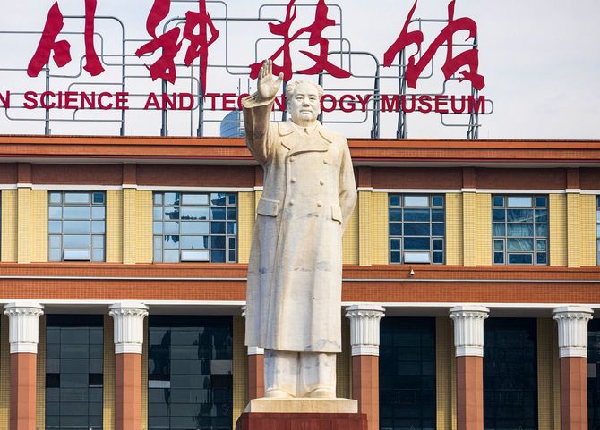 中国、四川省、成都、天府広場にある毛沢東の像