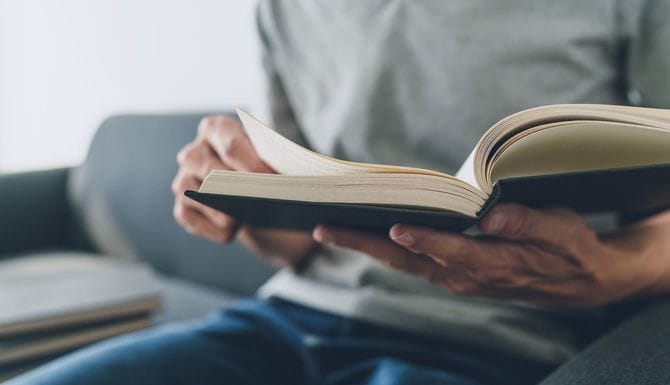本を読む人