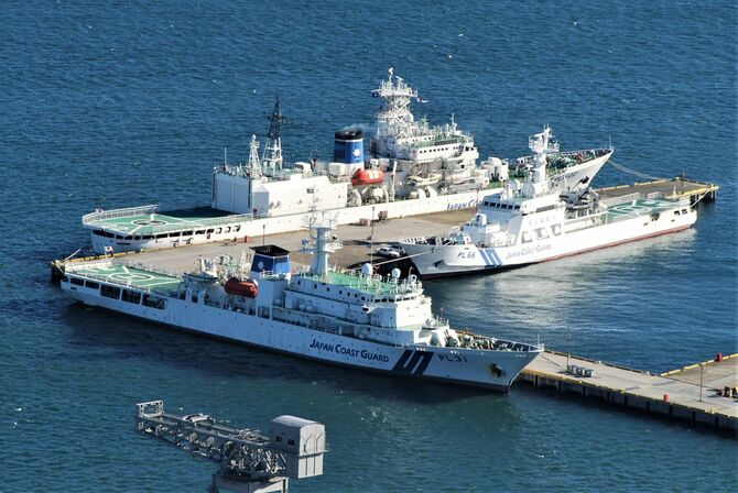 横浜港に係留された海上保安庁の船