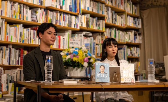 イベントでの千葉佳織さんと国山ハセンさん