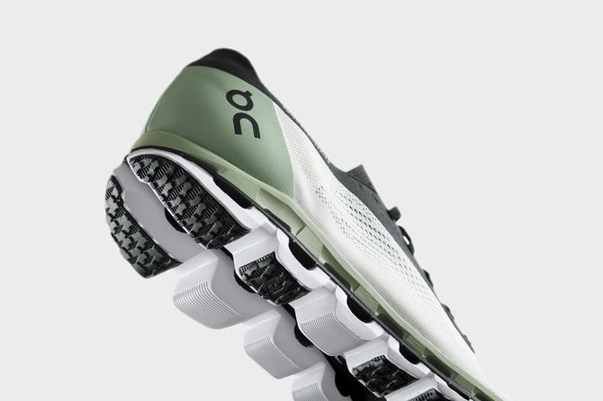 On(オン)の「クラウドブーム(Cloudboom)」