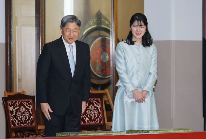 秋季雅楽演奏会の会場に到着された天皇陛下と長女愛子さま＝2026年10月24日、皇居・宮内庁楽部［代表撮影］