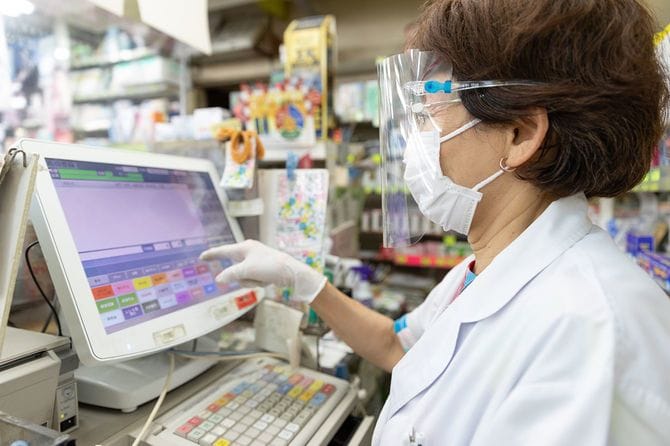 感染保護と協力する薬剤師