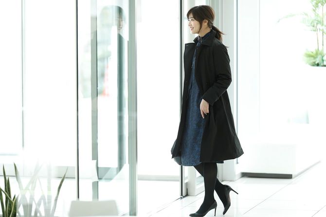 黒のノーカラージャケット