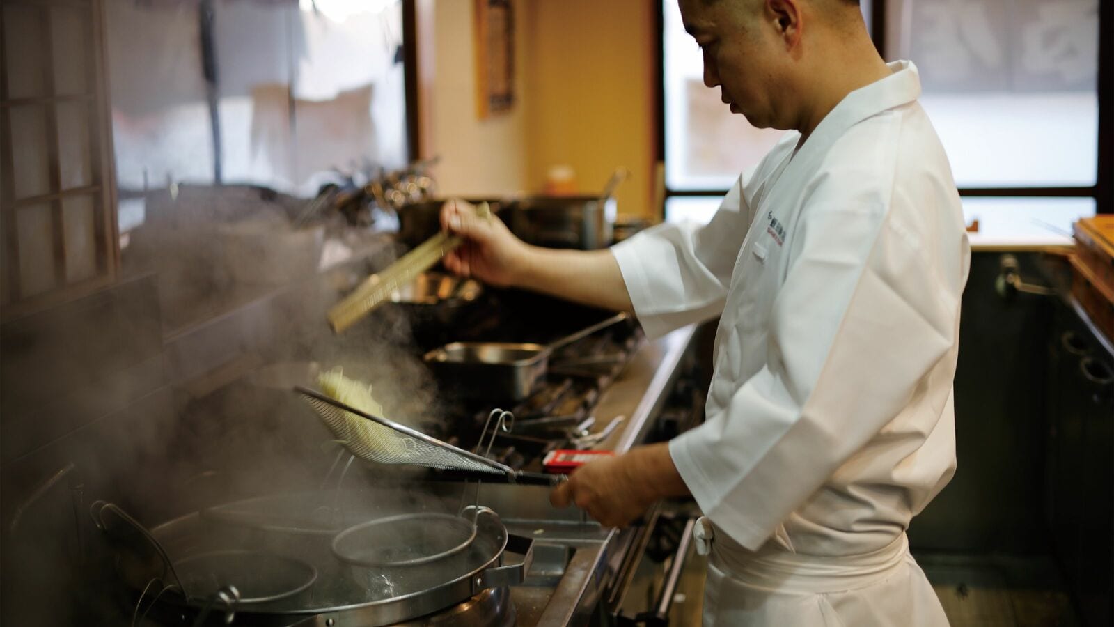 無化調で日本一｢飯田商店｣飯田将太が考える王道ラーメンの条件2つ…｢鶏ガラと豚の骨のスープ｣と意外な"もう1つ" 煮卵はどうしても入れたくない理由