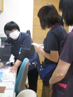 訪問看護ステーション「ひかり」でのミーティングの様子。