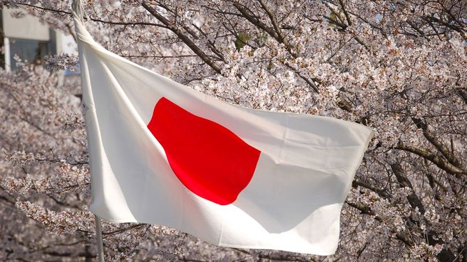 桜と日章旗