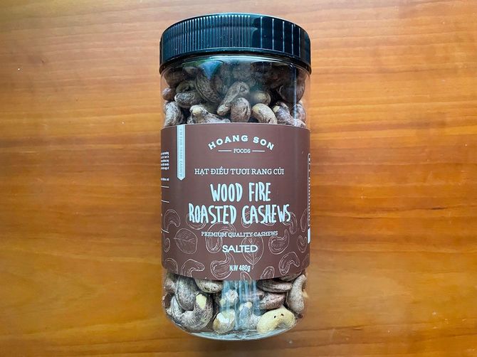 筆者が購入した、皮付きカシューナッツのロースト