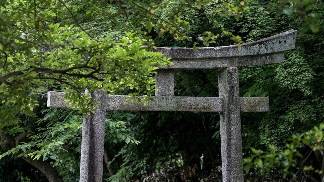 日本の歴史ある寺社が中国人の｢BBQ会場｣にされている…跡継ぎなき宗教法人を狙う外国人の｢本当の目的｣ ビザを取得でき、税制優遇まで受けられる