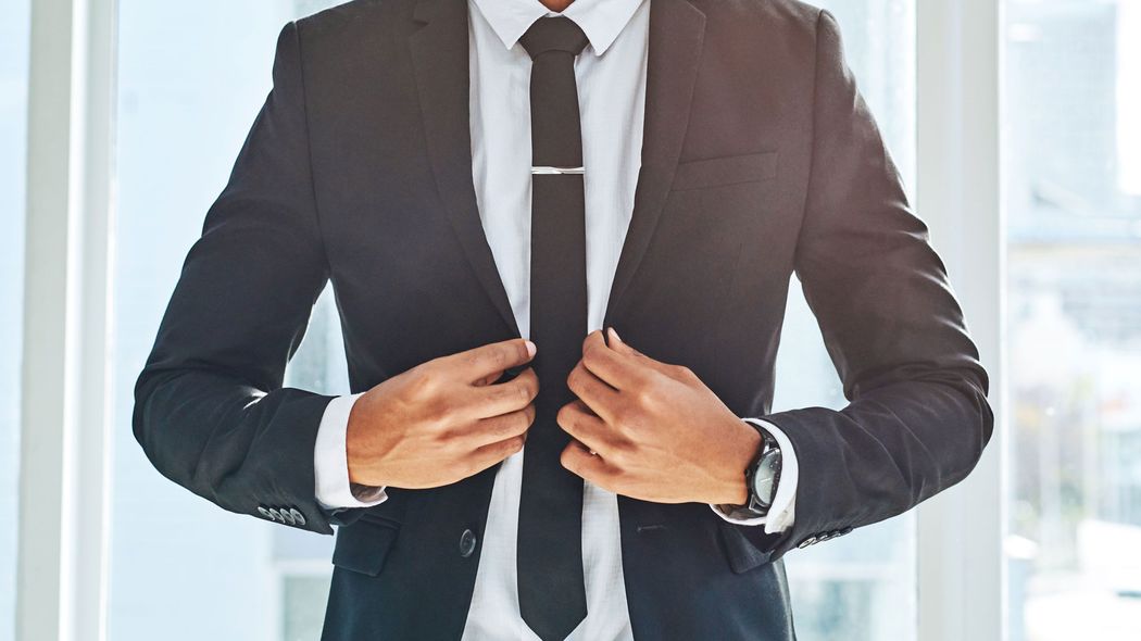 ｢仕事のデキない人｣を一発で見抜ける…銀座ママが初対面で必ず確認する｢顔･スーツ･時計｣以外の重要パーツ 人の本性は｢先｣と｢元｣に表れる