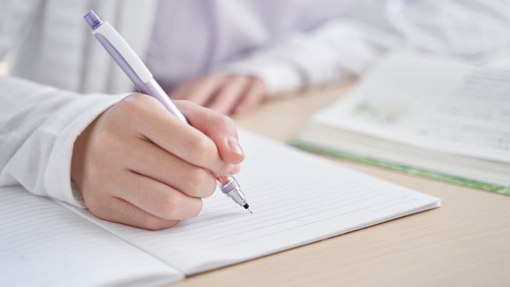 日本と米国の｢国語教科書｣を比較すればわかる…日本人が｢世界最高水準の学力｣を生かせない根本原因 日本で重視されるのは｢自己主張｣よりも｢自己犠牲｣