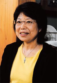 夫の強さんが3回目の抗がん剤治療を決意したとき、「苦しみは本人にしかわかりません。その本人が『やろう』というのですから納得しました」と振り返る妻の加代子さん。