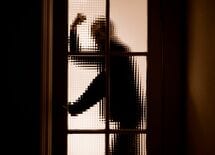 「人に迷惑」を異常に恐れる日本人の病理