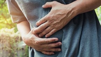 ｢脂汗が出て一歩も動けない｣…男性の約7人に1人が人生で一度は発症する"激痛の疾患"を予防する｢毎日の習慣｣