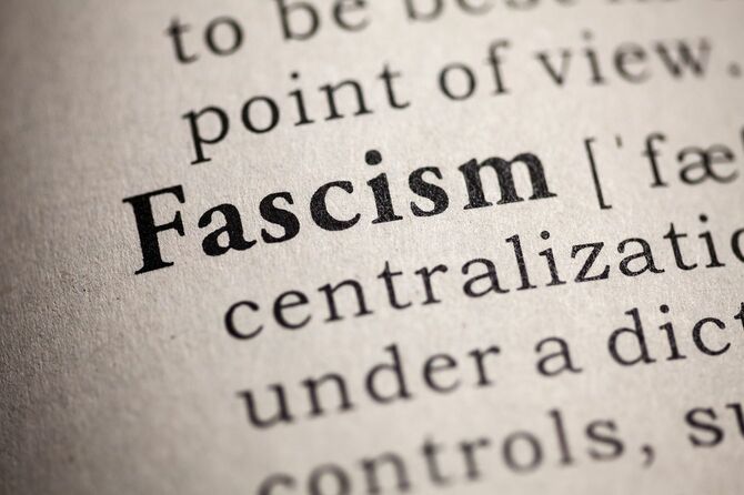 「Fascism」の文字