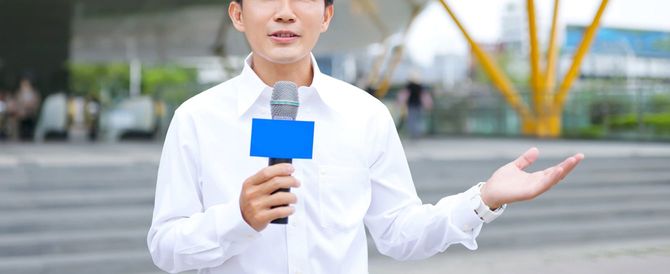 リポーターが中継中