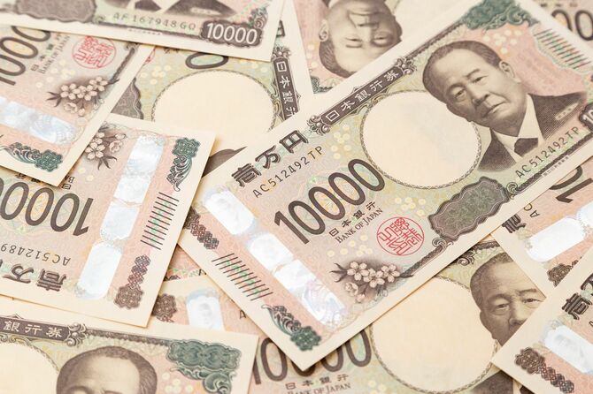 日本の1万円札の山