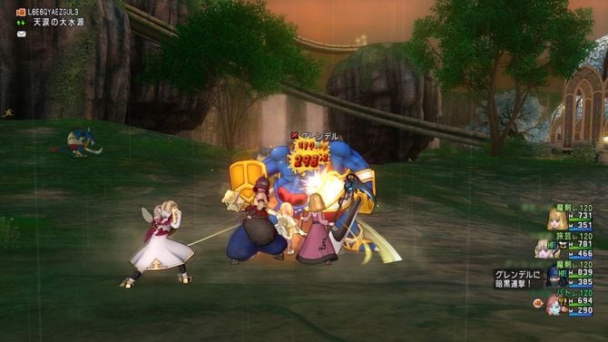 サポート仲間との戦闘風景。