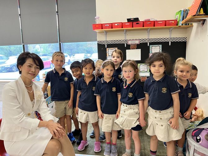 カナダのキンダーキッズクラークソン校にて。キンダーキッズ代表の中山貴美子氏を取材した