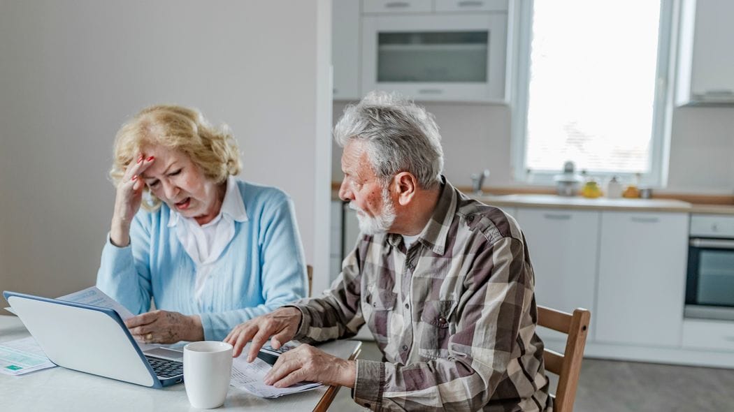 セカンドライフを謳歌しすぎて｢貯蓄がみるみる減る地獄｣に陥った老夫婦の末路 ｢残りの貯金で投資しよっかなぁ｣