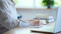 ｢お母さんのことは嫌いじゃないよ､だけど…｣金の無心ばかりする母にAIが書いた"22歳娘からの手紙"の中身