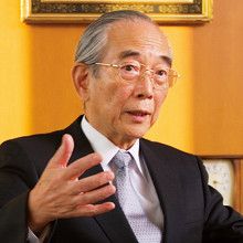 <strong>出光興産会長 天坊昭彦</strong>●1939年、東京都生まれ。64年、東大経済学部卒。91年、取締役、98年、常務取締役に就任。経理・海外・需給を担当。2000年、専務取締役。02年、創業家以外から25年ぶりに社長に就任。06年、東証1部上場。08年5月から石油連盟会長を務める。