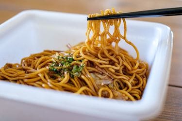 カップ焼きそばの業界1位は｢日清U.F.O.｣なのに､東日本では｢ペヤング｣が