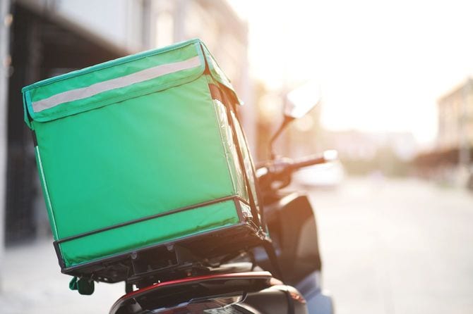 デリバリーフードの配達