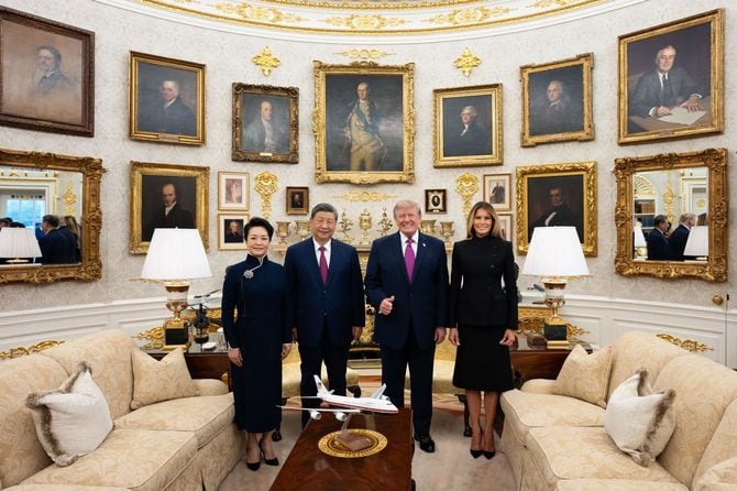 2026年9月25日、トランプ大統領とファーストレディは、習近平国家主席と彭麗媛夫人を公式の歓迎式典で迎えた